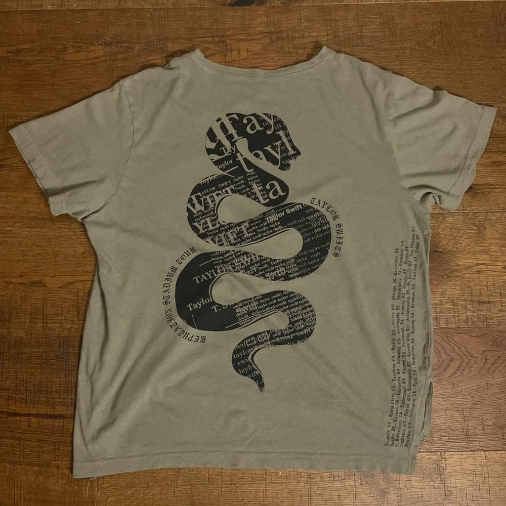 Taylor Swift Reputation Tour T-Shirt Women Small Olive Green Goth Snake Pocket